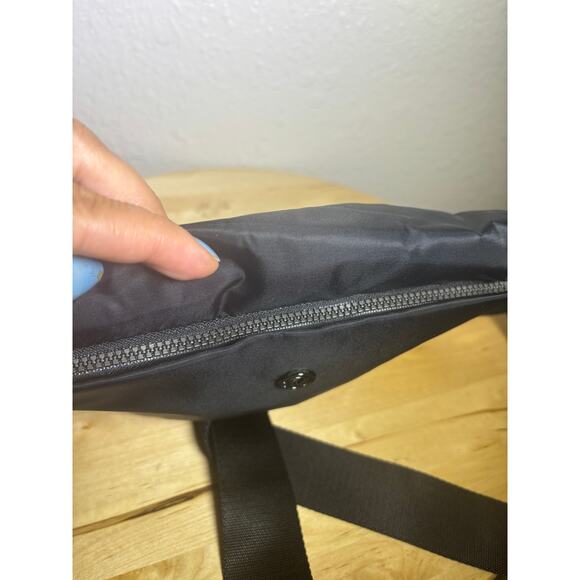 Lululemon Athletica Everywhere Belt Bag Black - Picture 4 of 9